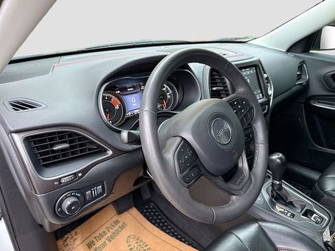 Used 2022 Jeep Cherokee Trailhawk image 10