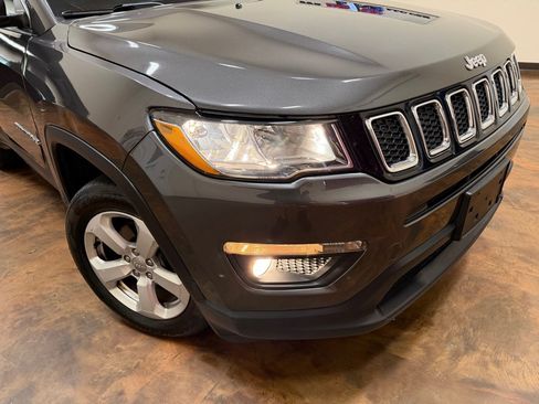 Used 2019 Jeep Compass Latitude w/ Cold Weather Group AWD/4WD image 38