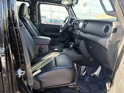 Used 2023 Jeep Wrangler Unlimited Sahara w/ Cold Weather Group image 15