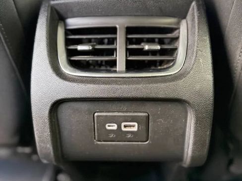 Used 2019 Chevrolet Blazer LT FWD image 18