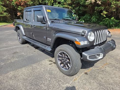Used 2023 Jeep Gladiator Overland w/ Cold Weather Group AWD/4WD image 3