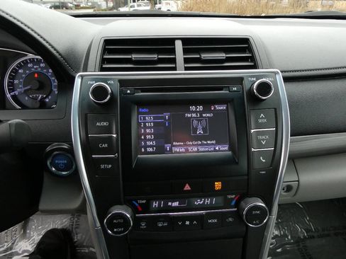 Used 2015 Toyota Camry LE image 16