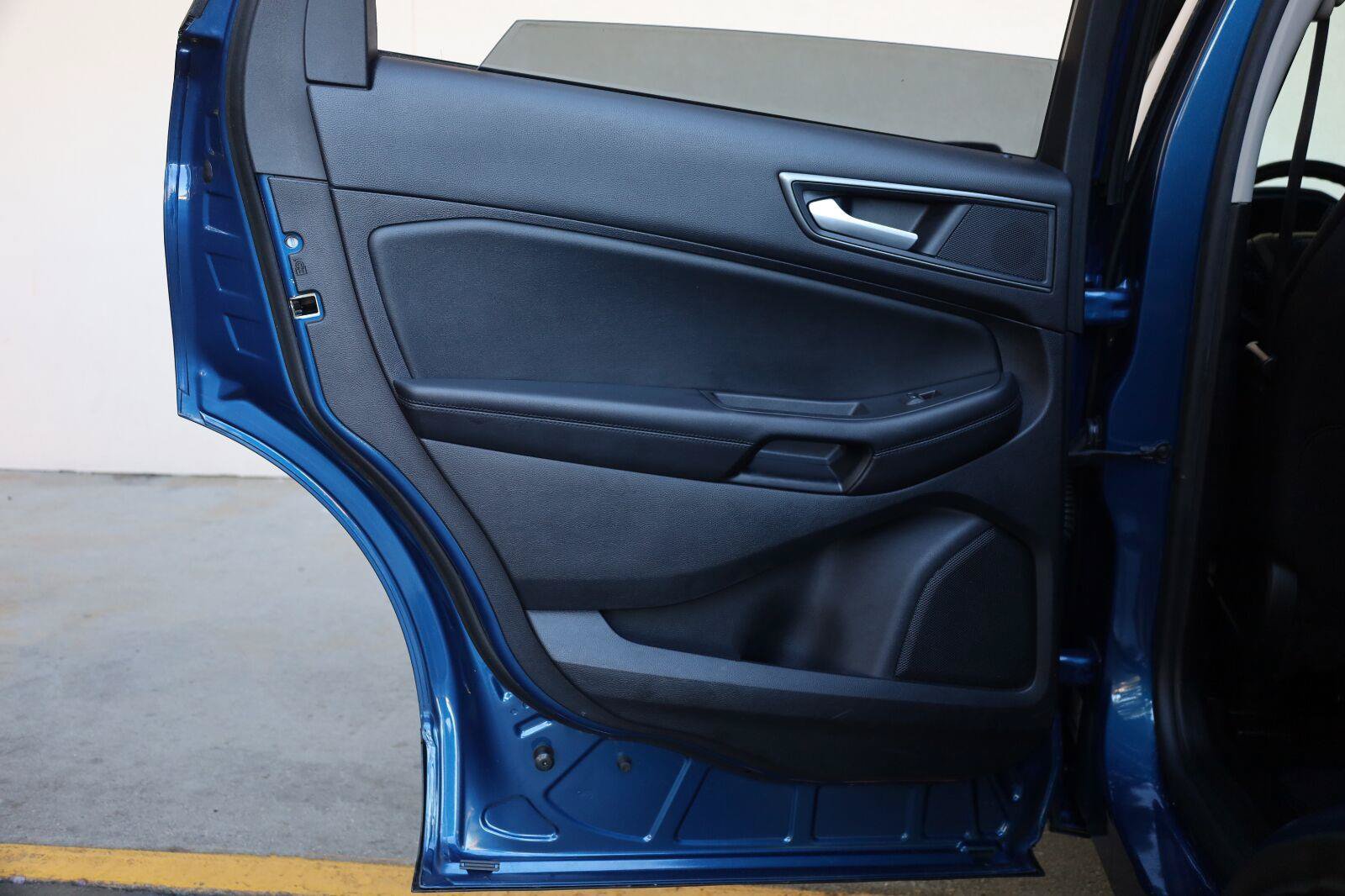 Used 2020 Ford Edge SE FWD image 19