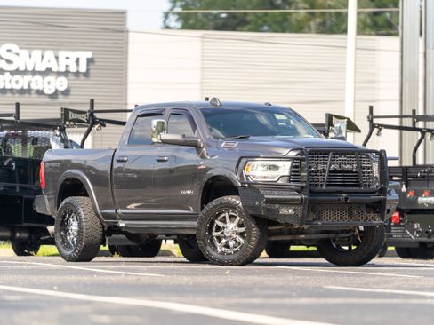 Used 2022 RAM 2500 Laramie AWD/4WD image 2