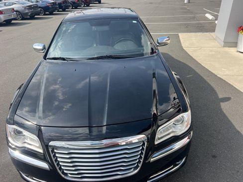 Used 2013 Chrysler 300 C image 3