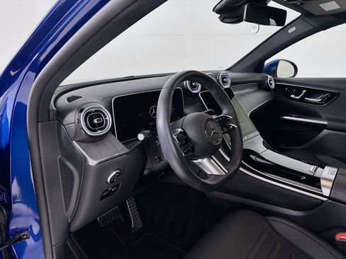 Used 2025 Mercedes-Benz GLC 300 4MATIC image 10