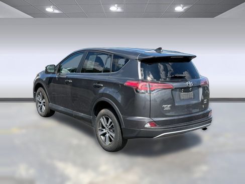 Used 2018 Toyota RAV4 XLE AWD/4WD image 3