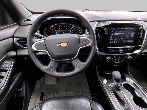 Used 2023 Chevrolet Traverse LT FWD image 6