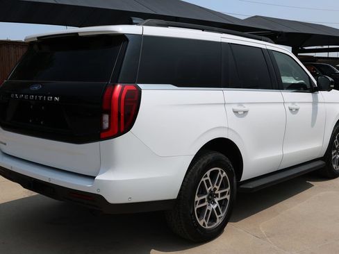 Used 2025 Ford Expedition Active AWD/4WD image 5