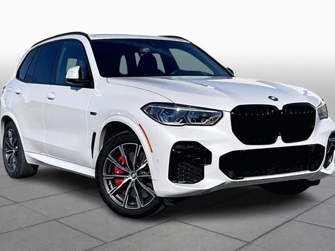 Certified 2023 BMW X5 xDrive45e w/ Executive Package image 3