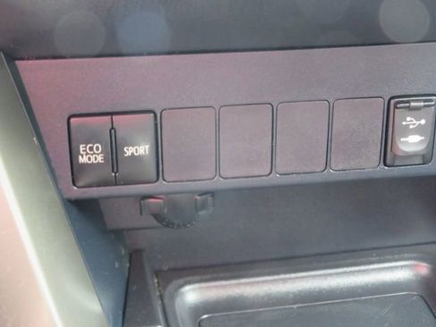 Used 2013 Toyota RAV4 XLE image 28