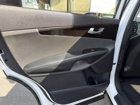 Used 2020 Kia Sorento EX image 19