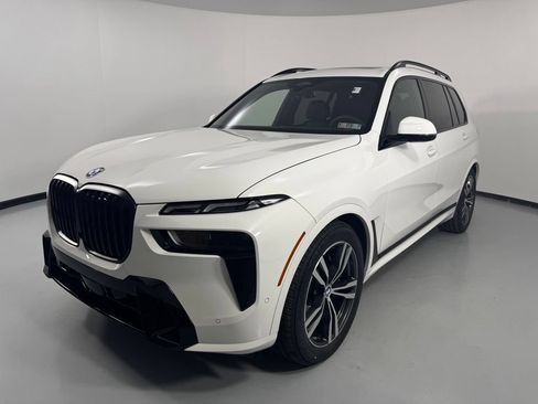 Used 2026 BMW X7 xDrive40i w/ M Sport Package AWD/4WD image 4