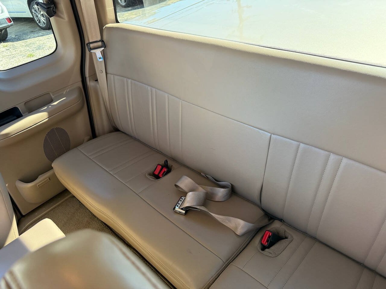 Used 1998 Ford F150 Lariat RWD image 9