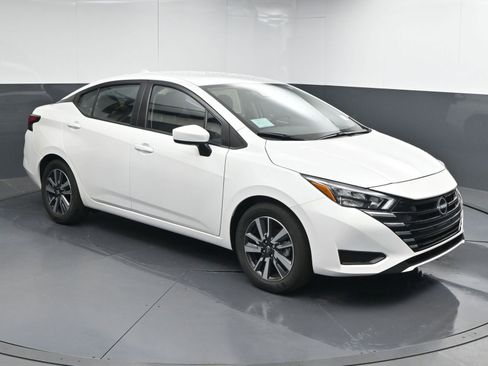 Used 2025 Nissan Versa SV w/ Trunk Package FWD image 1