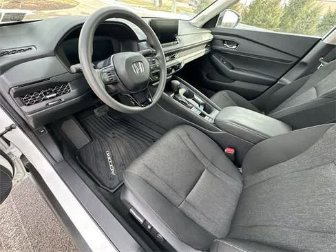 Used 2025 Honda Accord SE image 15
