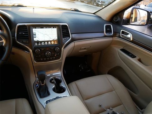 Used 2017 Jeep Grand Cherokee Limited w/ Trailer Tow Group IV image 28