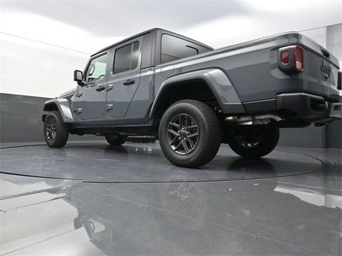 New 2025 Jeep Gladiator Sport image 21