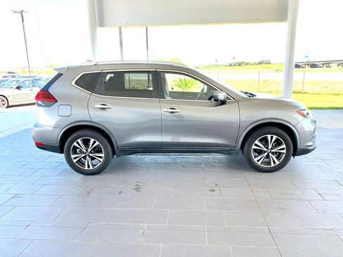 Used 2020 Nissan Rogue SV w/ Premium Package image 4