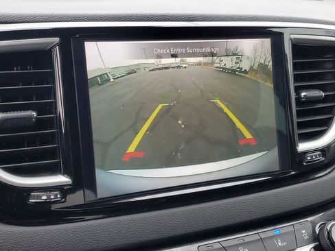 Used 2024 Chrysler Pacifica Touring-L image 20