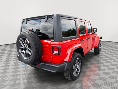 Used 2024 Jeep Wrangler Unlimited AWD/4WD image 5