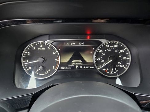 Used 2025 Nissan Pathfinder SV image 6