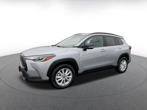 Used 2025 Toyota Corolla Cross LE image 8