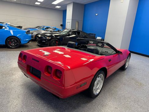 Used 1992 Chevrolet Corvette Convertible RWD image 8
