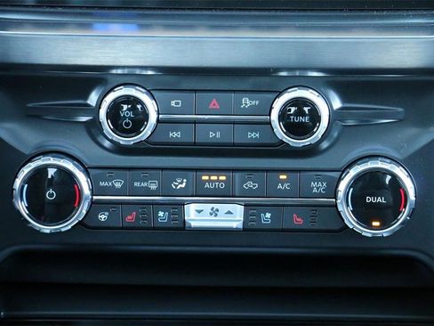 New 2026 Ford F250 Lariat w/ Black Appearance Package image 31