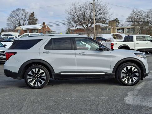Certified 2025 Ford Explorer Platinum w/ LUX Leather Package image 7