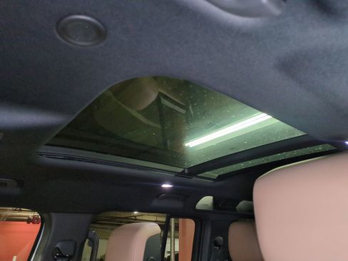 New 2026 Land Rover Defender 110 X-Dynamic SE image 24