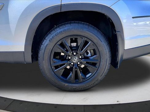 Used 2019 Toyota Highlander LE w/ Protection Package #3 AWD/4WD image 33
