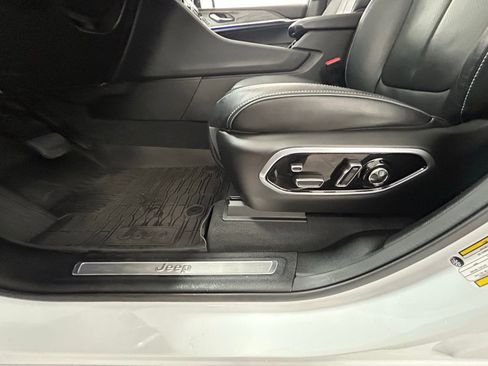 Used 2024 Jeep Grand Cherokee Overland w/ Adv Protech Group III image 33