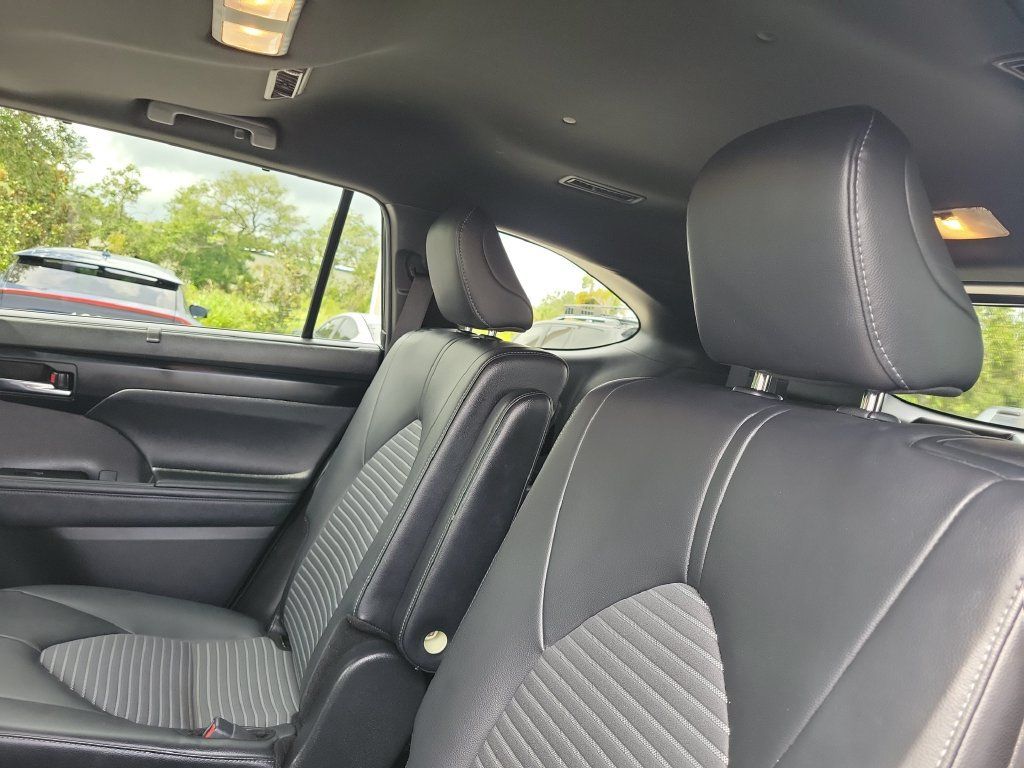 Used 2024 Toyota Highlander XSE FWD image 25