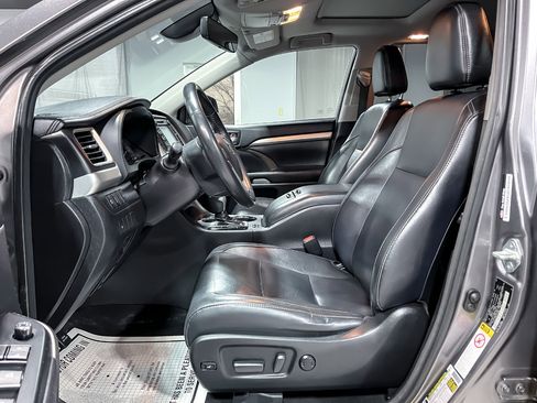 Used 2018 Toyota Highlander XLE image 14
