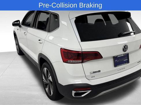 Used 2023 Volkswagen Taos SE AWD/4WD image 4