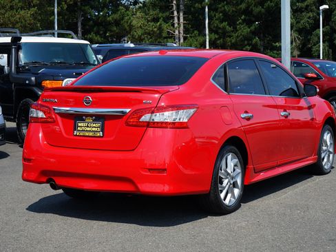 Used 2015 Nissan Sentra SR w/ SR Premium Package FWD image 5