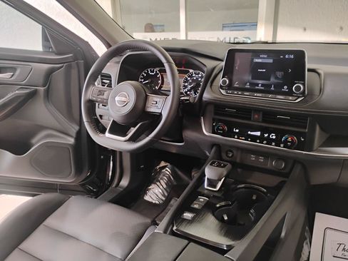 Used 2024 Nissan Rogue SV w/ SV Premium Package FWD image 55