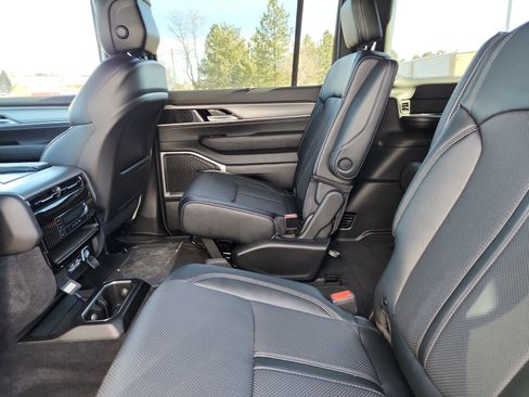 New 2025 Jeep Wagoneer Series II w/ Convenience Group I image 17