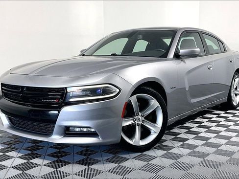 Used 2018 Dodge Charger R/T RWD image 2