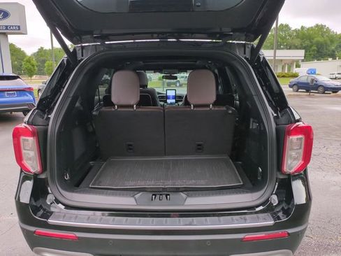 Used 2023 Ford Explorer Platinum w/ Technology Package AWD/4WD image 33