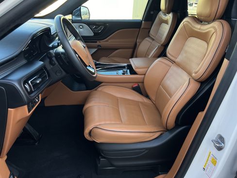 Used 2022 Lincoln Aviator Black Label w/ Class IV Trailer Tow Package image 28