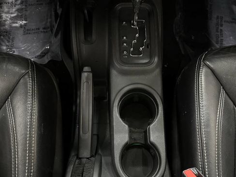 Used 2015 Jeep Wrangler Unlimited Sahara w/ Connectivity Group image 26