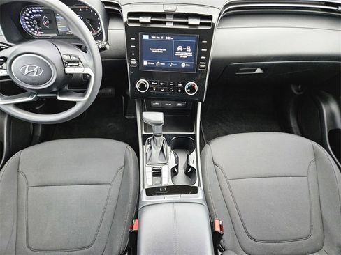 Used 2022 Hyundai Tucson SE image 9