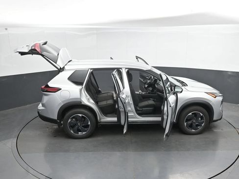 Used 2025 Nissan Rogue SV AWD/4WD image 48