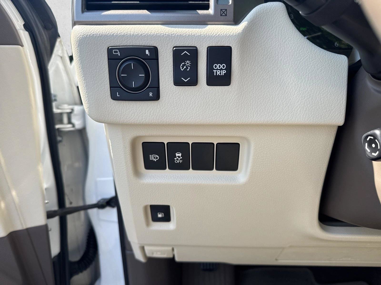 Used 2018 Lexus GX 460 Premium w/ Premium Package AWD/4WD image 15