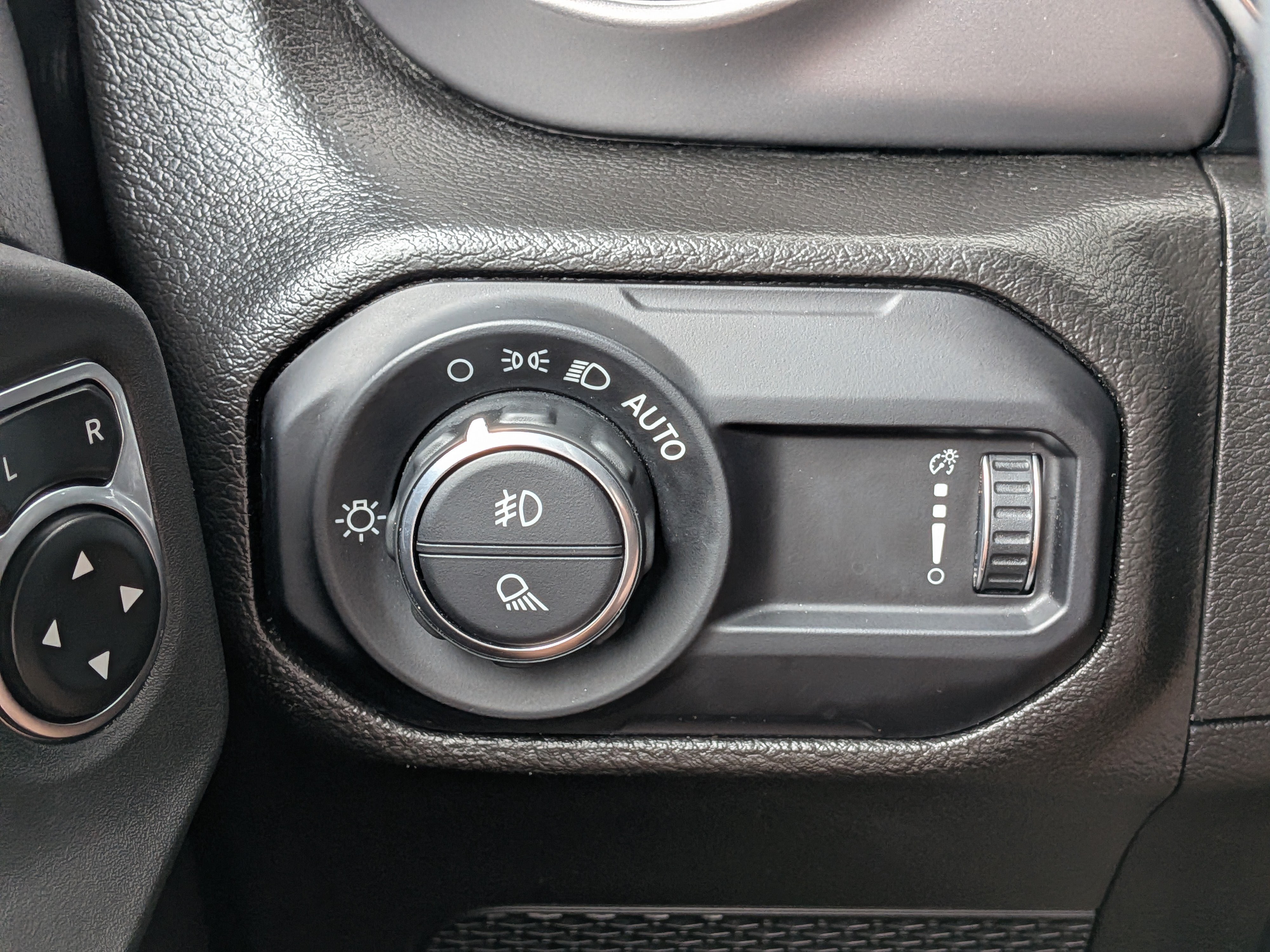 Used 2023 Jeep Gladiator Sport AWD/4WD image 22