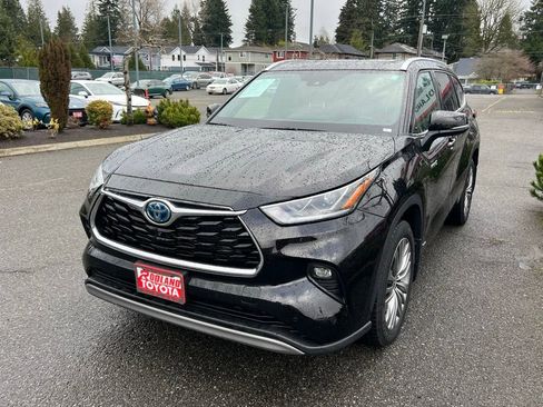 Used 2021 Toyota Highlander Platinum image 4