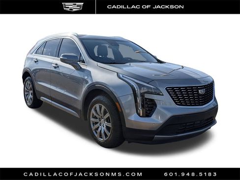 Used 2023 Cadillac XT4 Premium Luxury image 3