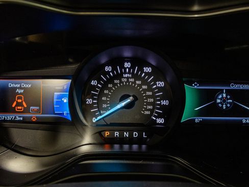 Used 2020 Ford Fusion SE FWD image 31